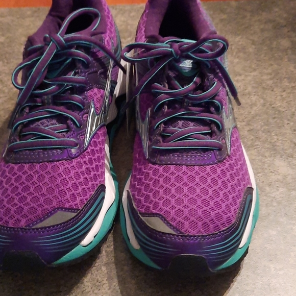 Mizuno Shoes - Teal and purple Mizuno tennis shoes